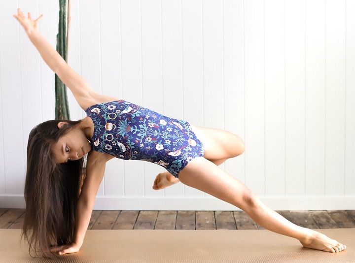 little-girl-training-in-leotard