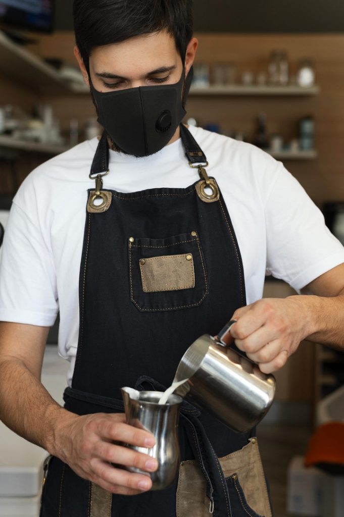 Apron in black